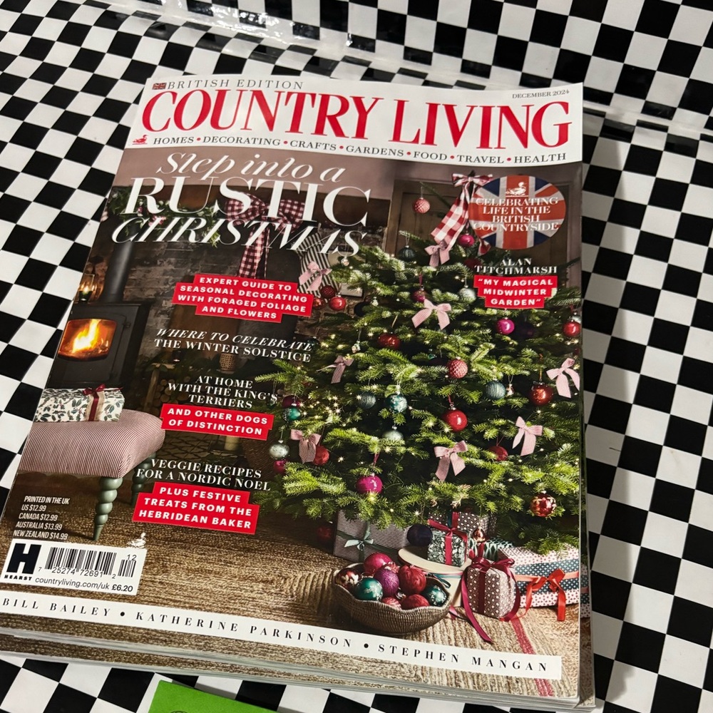 British Edition Country living home and lifestyle magazine NEW Dec 2024